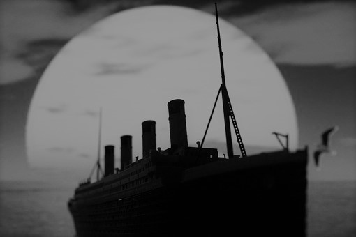 Titanic Pixabay black
